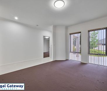 8 Chile Way, AUBIN GROVE WA 6164 - Photo 2