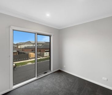 🏡 Brand New 3-Bedroom Townhouse in Wollert - Photo 1