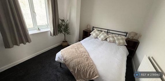 1 bedroom in a house share to rent - Photo 2