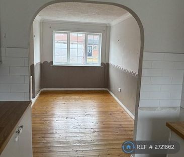 3 bedroom semi-detached house to rent - Photo 3