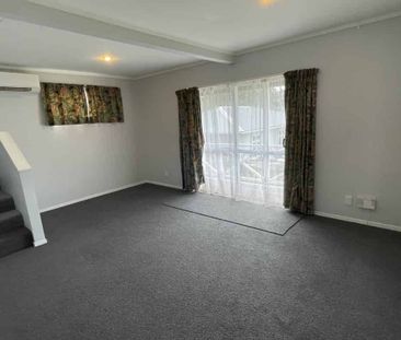 Beautiful 2-Bedroom Standalone Home in Peaceful Vogeltown - Photo 1