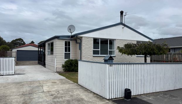 Spacious Living and Prime Location! - Photo 1