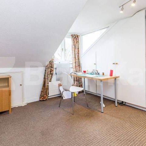 3 Bedroom, 1 bath, 1 reception Flat - Photo 1