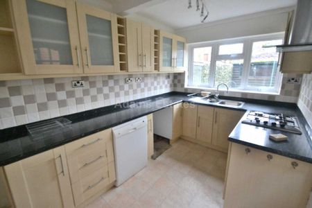 3 bedroom terraced house to rent - Photo 2