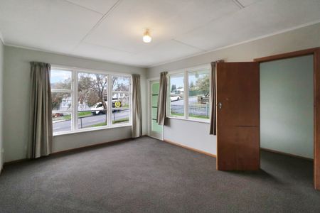 Home in Wainuiomata - Photo 2