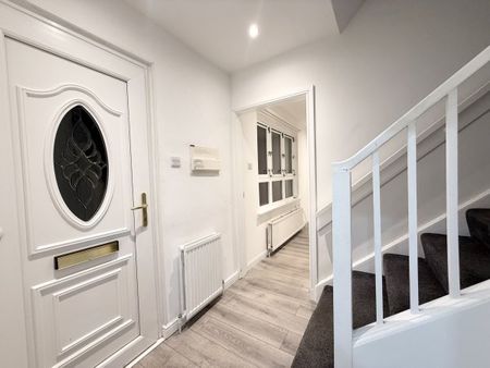 Stirling Drive, Glasgow, G74 - Photo 2