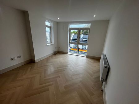 2 Bed Flat, Kilburn High Road, NW6 - Photo 2