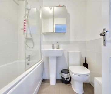 Room in a Shared House, Leaning Row, NG7 - Photo 6