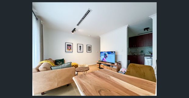 Central Living minutes from Sydney University & Glebe Village - Photo 1