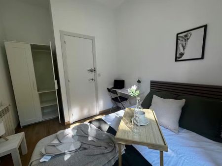 Calle de Trafalgar, Madrid, Community of Madrid 28010 - Photo 3