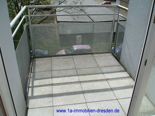 - 1 - Raumwohnung mit Balkon in Striesen fast an der Uni-Klinik, inkl. Aussenstellplatz - Photo 1