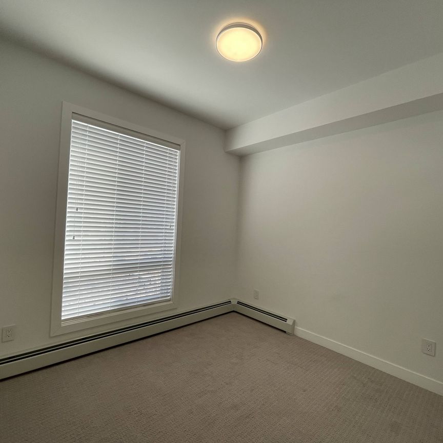 2 Level 2 Bed Gorgeous Condo For Rent In Univesrity District/Two Undgr. Parking - Photo 1