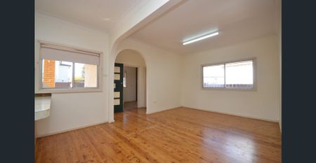 Well Presented Family Home!! - Photo 2