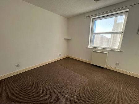 Terraced House to rent on - Photo 3