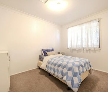Three Bedroom Family Home in a Quiet, Established Neighbourhood - Photo 5