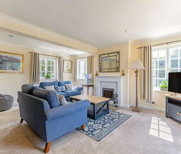 A beautifully positioned four-bedroom detached cottage set in a gor... - Photo 2