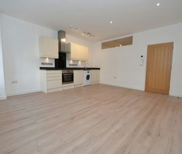 Flat to rent on - Photo 2