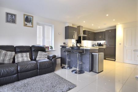 Yew Tree Road, Brockworth, Gloucester, Gloucestershire, GL3 - Photo 2