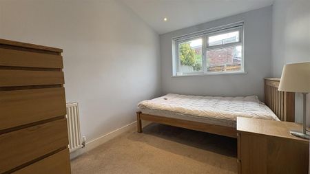 1 bedroom in a house share to rent - Photo 3