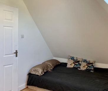 3 Bed Flat, Hindes Road, HA1 - Photo 3