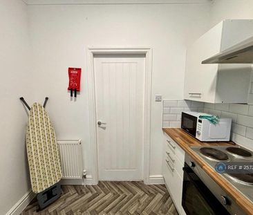 1 bedroom flat to rent - Photo 6