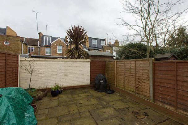 3 bedroom house in Wandsworth - Photo 1