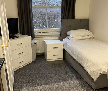 Studio Flat, London, SW5 - Photo 1
