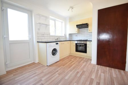 2 bedroom end of terrace house to rent - Photo 4