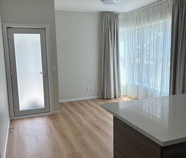 Cozy, modern living in Waterloo - Photo 4