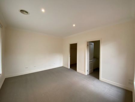 3 Bedroom Single Storey Townhouse in Fantastic Location! - Photo 4