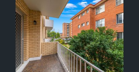 CENTRAL LIVING! - Photo 2