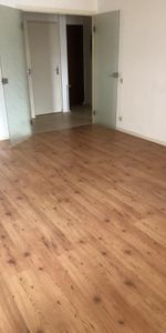 BELLIGNAT, dans copropriété appartement T2 d'environ 55m² avec balcon. - Photo 4