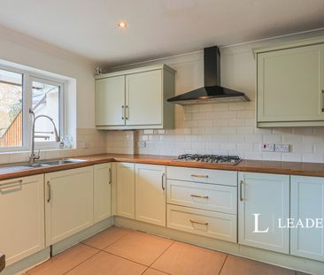 3 bedroom townhouse to rent Surrey Road, Poole, BH12 - Photo 6