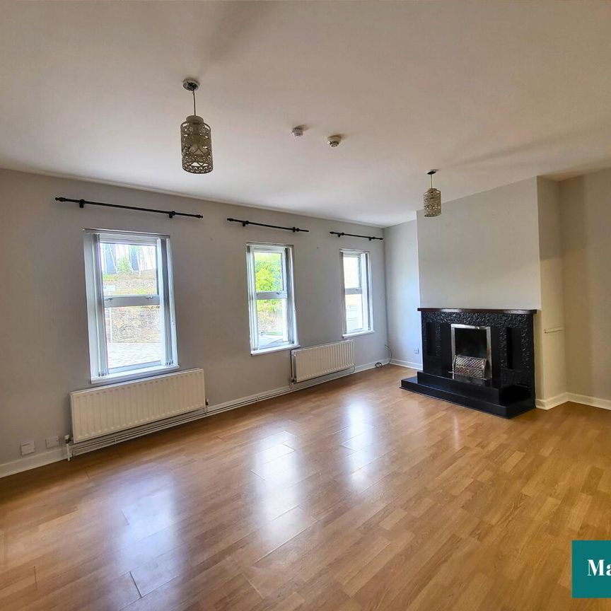 10a Castle Hill - Photo 1