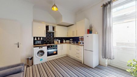 2 bedroom flat to rent - Photo 4