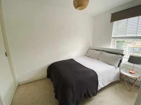Peaceful double room with garden view Canary wharf. - Photo 2