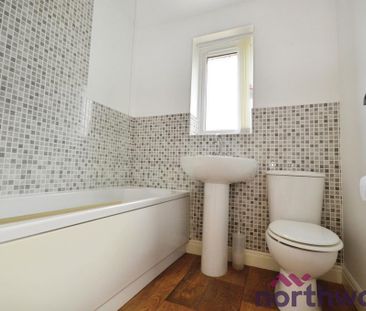 3 bedroom semi-detached house to rent - Photo 6