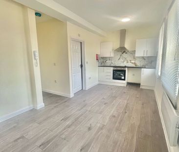 Studio Flat, Fore Street, N18 - Photo 2