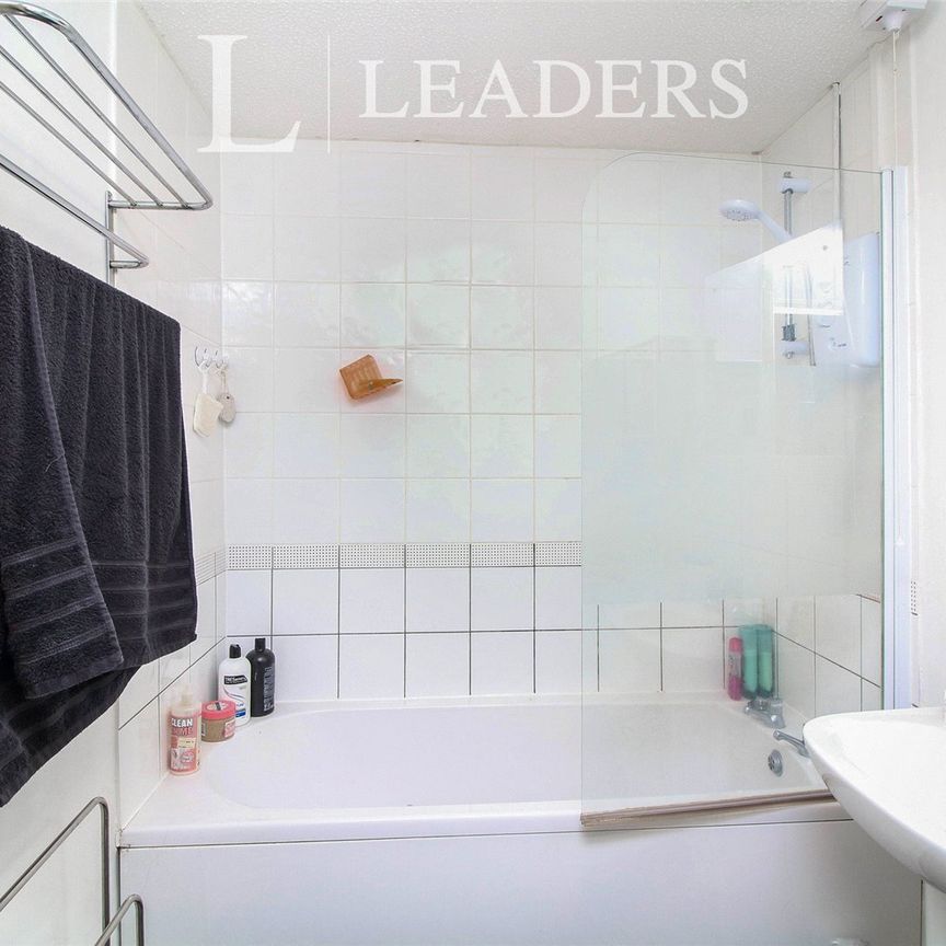 4 bedroom property to rent Nuffield Close, St Johns, Worcester, WR2 - Photo 1