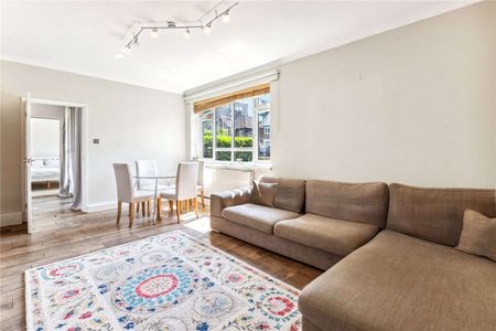 A charming, three-bedroom flat on Nightingale Lane. - Photo 5