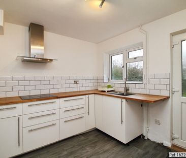 3 bed Semi-detached in Plume Avenue , Colchester, CO3 4PQ - Photo 3