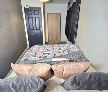 5 bedroom house of multiple occupation to rent - Photo 1