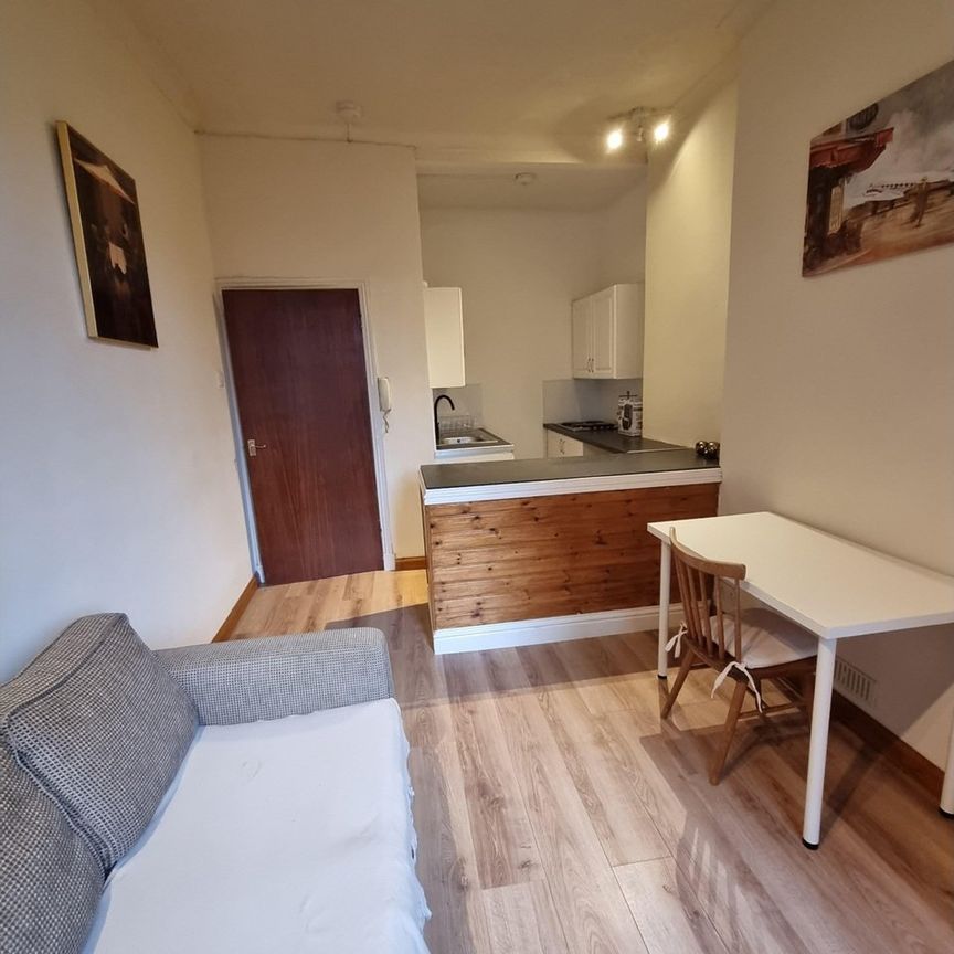 Studio Flat, Crow Road North, G13 - Photo 1