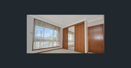 Comfortable living in a prime Preston location - Photo 2