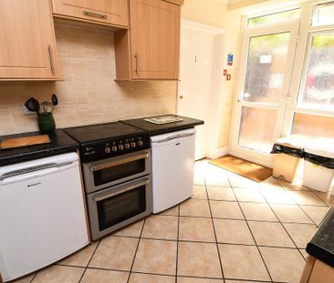 1 bedroom in a house share to rent - Photo 4