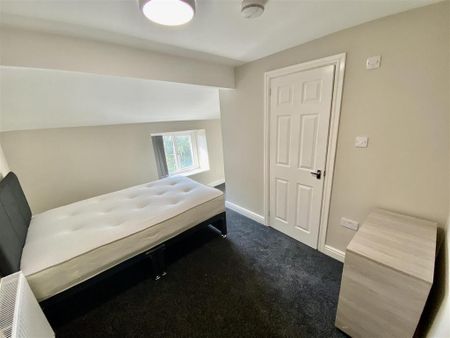 5 bedroom private hall to rent - Photo 3