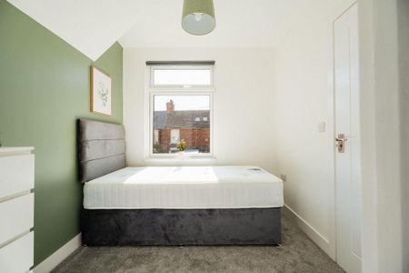 4 bedroom terraced house to rent - Photo 4