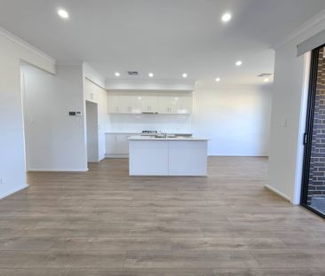 Cosy Coastal Home - Photo 2