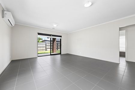 26 Chestnut Street, Aintree VIC 3336 - Photo 2