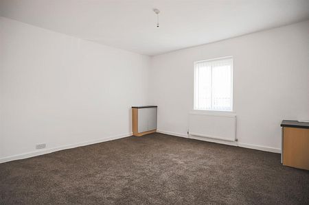 Higher Market Street, Farnworth - Photo 4